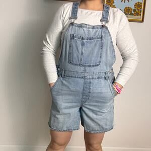 GAP light wash denim short overall size L